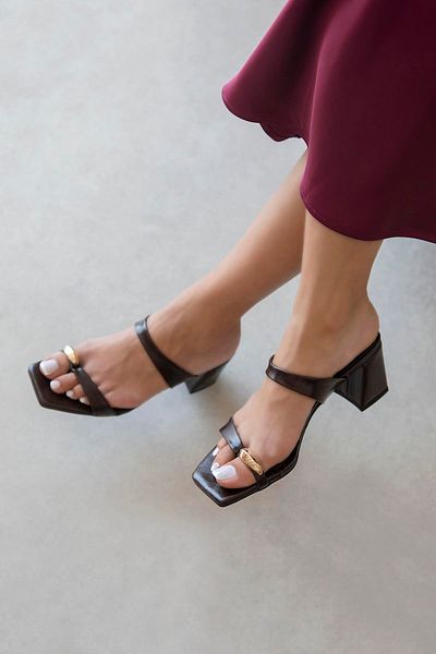 STRASWANS Capri Women's Flip Flop Wrinkled Leather Sandals Brown