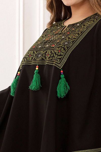 Lyaly aljlabyh "Earth Colors" poncho, elegant design with geometric embroidery and unique motifs, for a modern and comfortable look.