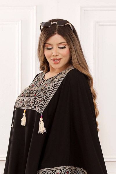 Lyaly aljlabyh "Earth Colors" poncho, elegant design with geometric embroidery and unique motifs, for a modern and comfortable look.