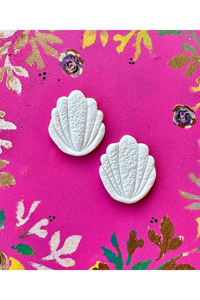 ACCESSORY White Sea Shell Mussel Earrings
