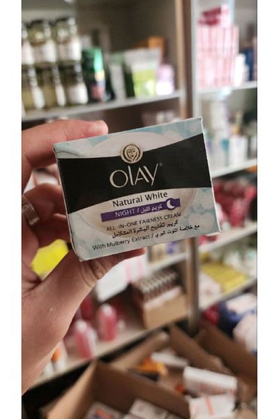 OLAY كريم ليلي طبيعي متوهج للتفتيح، كريم ليلي طبيعي للتبييض لجميع أنواع البشرة