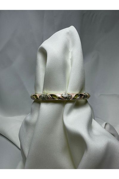 Mutenaura Enameled Handcuff Bracelet