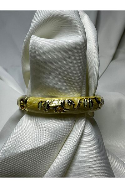 Mutenaura Enameled Handcuff Bracelet