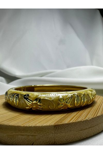 Mutenaura Enameled Handcuff Bracelet
