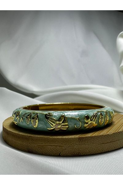 Mutenaura Enameled Handcuff Bracelet