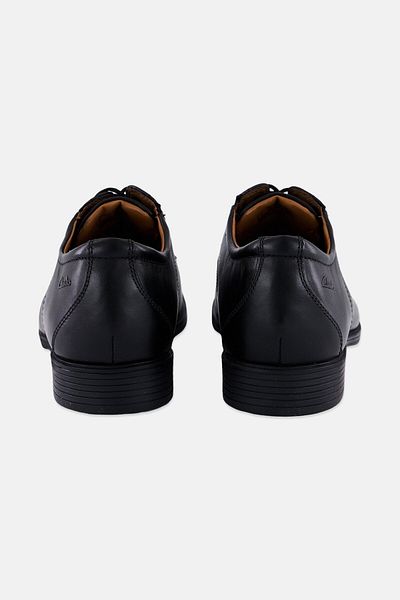 CLARKS Men Whiddon Cap Lace Up Formal Shoes, Black