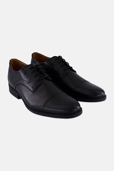 CLARKS Men Whiddon Cap Lace Up Formal Shoes, Black