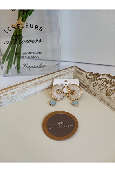 Atelier Pelin Zircon Stone Earrings with Seashell Figure