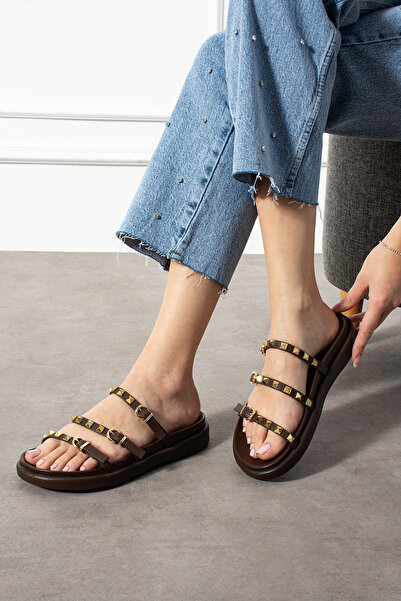 KOTAN Дамски стилни чехли с катарами с камъни – кафяви със златни аксесоари