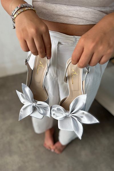 SHOEBELLAS Pantofi cu toc de damă Mekra Silver Satin Bow