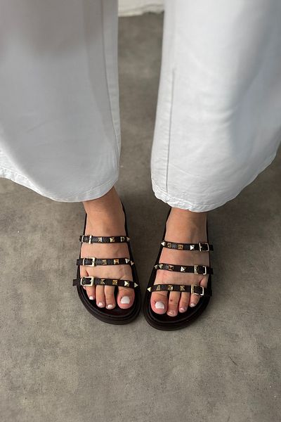 SHOEBELLAS Γυναικείες παντόφλες Eyte Bitter Brown Skin Gold Studded Λεπτομερείς