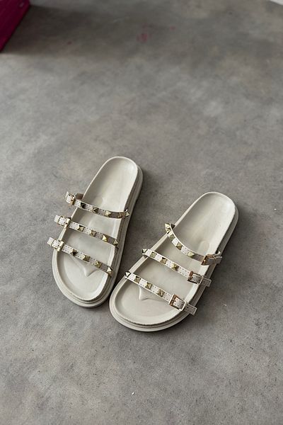 SHOEBELLAS Papuci de damă Eyte Beige Skin Gold Stud Detaliat