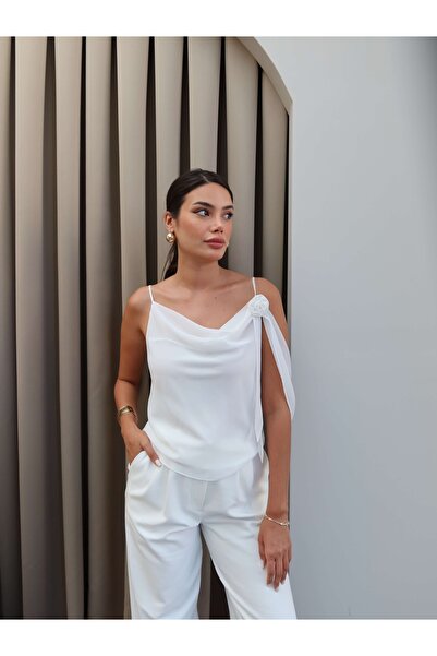 ESRAHELVACI Ρομαντική μπλούζα με λουλούδια με αγκράφα