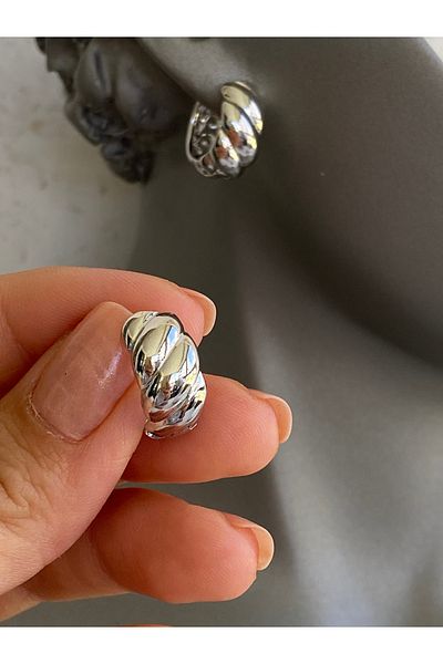 Lucios Minimal Spiral Hhoop Earring with Golden Craftsmanship