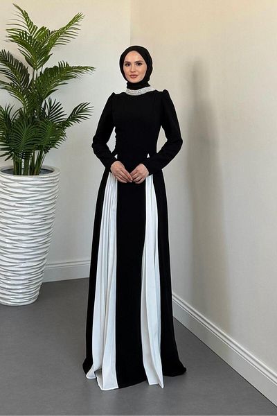 MERVEN AKYÜZ Βραδινό φόρεμα Alora Neck Stone Pleated Μαύρο