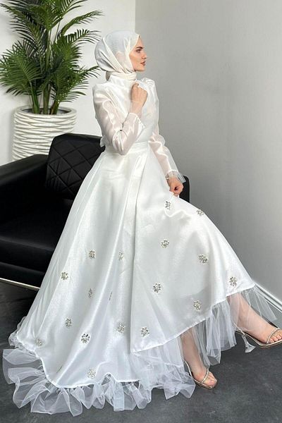 MERVEN AKYÜZ Βραδινό φόρεμα Joenne Stone Six Feather Taffeta Λευκό
