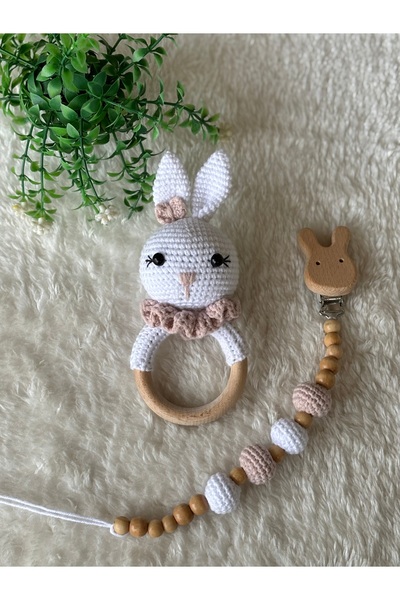 Simy El Yapımı Amigurumi Çıngırak ve Emzik Askısı Seti – Organik Pamuk İp – Bebek Hediyesi