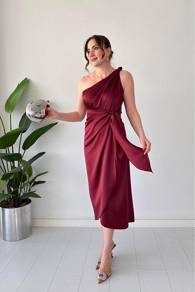 MaziButik Shoulder Knot Satin Dress Burgundy