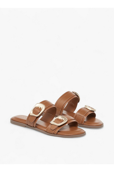 Paprika صندل مفتوح من الأمام بلون سادة مع إبزيم