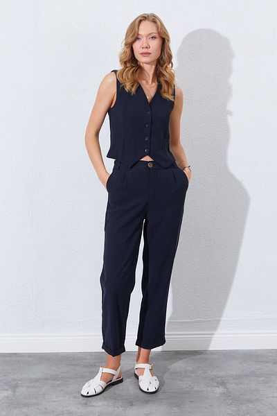 EDITION WOMAN Black Stylish Women's Trousers with High Waist, Straight Cut and Back Pocket |   Ek 100665049