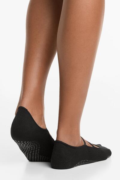 Oysho 2 pairs of polyamide blend yoga and Pilates socks with parallel straps