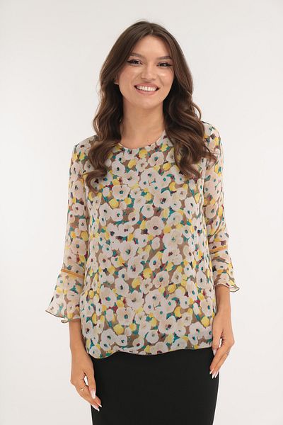 Vanessa Line RO Beige blouse with floral print and ruffles on the sleeves