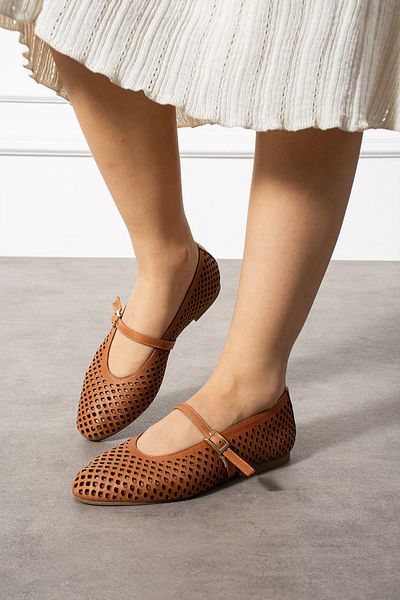 CUCA Genuine Leather Elastic Buckle Band Detail Casual Women's Ballerinas