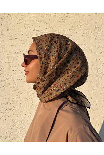 Butik وشاح مربع منقوش