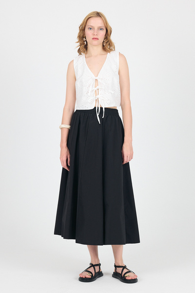 Rays White Embroidered Sleeveless Crop Vest with Tie Detail 8031