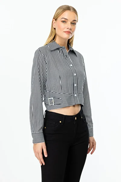 On Fashion Shirt with Pockets and Belt Details on the Sides