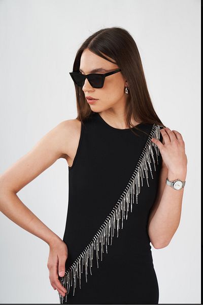 Nura Francy MINI ROCHIE DE DAME DIN STOFĂ CREP FĂRĂ MÂNĂ CU PIATRĂ