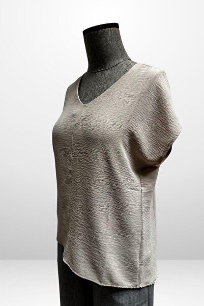 By Saygı Γυναικεία μπλούζα Ayrobin με λαιμόκοψη V