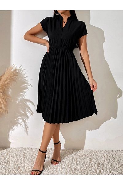 Masspera Hakim V-Neck Short Sleeve Pleated Midi Dress