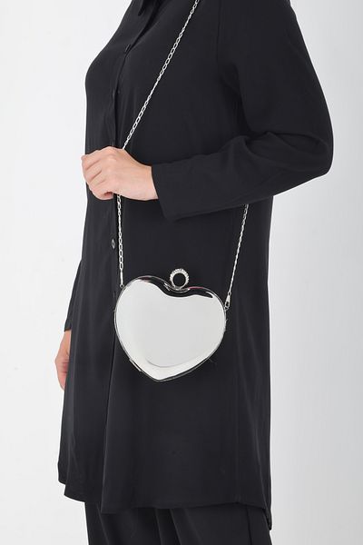 By EDUU Βραδινή τσάντα φορέματος Heart Quality Metal Hand and Shoulder Silver