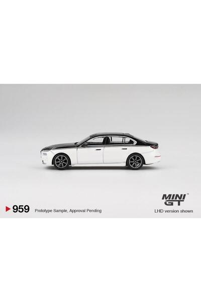 mini gt BMW i7 xDrive60 Alpine White / Black Sapphire 959