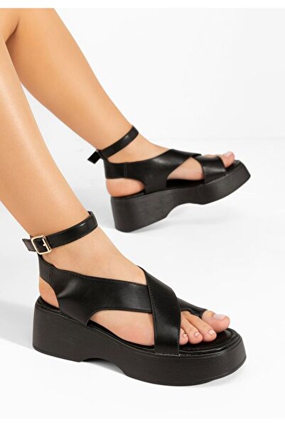 B T Shoes Sandale cu platformă Chyeko negre