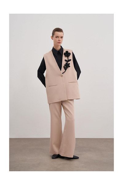 FUSHYA Double Suit with Floral Detailed Vest