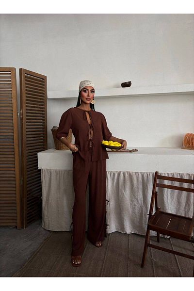 MAUN COLLECTION Loose Suit with Lace-Up Front and Slit Legs