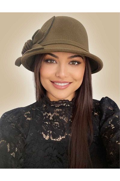Confortino Elegant women's felt hat with small brim and floral decoration - ONE SIZE, ADJUSTABLE