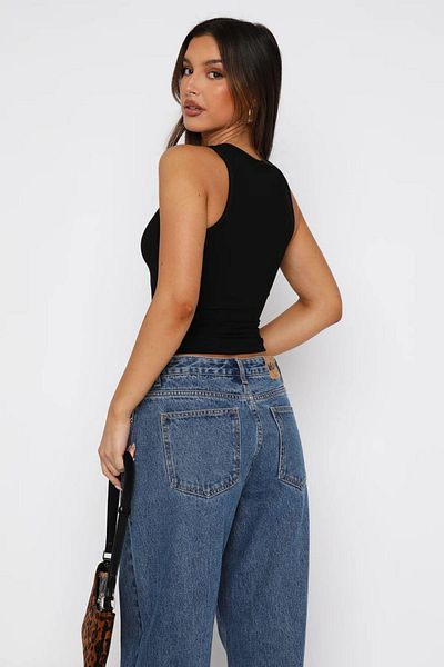 World Fashion Trends Εύκαμπτη Crop Μπλούζα με λεπτομέρεια δαχτυλιδιού στους ώμους