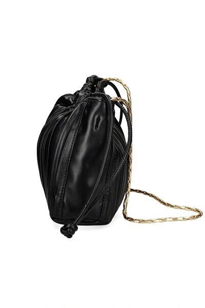 Calvin Klein Dámská černá taška přes rameno se stahovací šňůrkou LV04F3076G-UB1