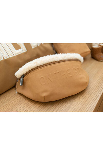 CHILDHOME Τσάντα Banana On The Go σε μπεζ σουέτ εμφάνιση