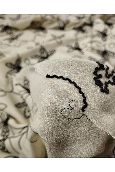 Kumaş Parça Embroidered Woven on Cream (Width 135 cm X Length 190 cm)