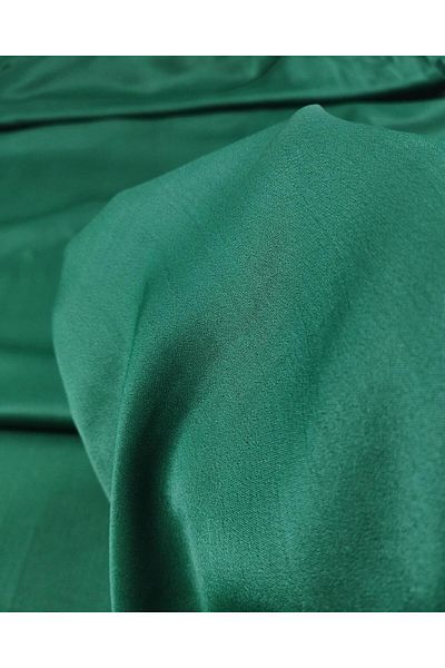 Kumaş Parça Satin Viscose in Emerald Green Color (Width 140 cm X Length 190 cm)