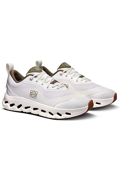 ON حذاء رياضي "Cloudtilt 2" من Running x LOEWE "White Khaki" - إصدار محدود من تصميم الأداء