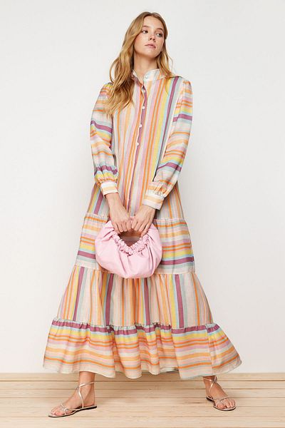 Trendyol Modest Tkané šaty lněného vzhledu s vícebarevnou pruhovanou sukní a volánky TCTSS24EB00105