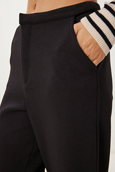 Happiness İstanbul Women's Black Pocket Stretch Knitted Trousers Ub00458