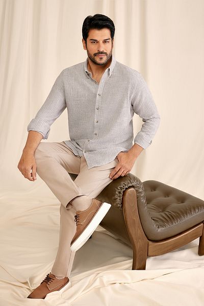 AC&Co / Altınyıldız Classics Мъжка кафява риза Slim Fit, 100% памучна, с яка със скрити копчета и ленен вид, с пламъци