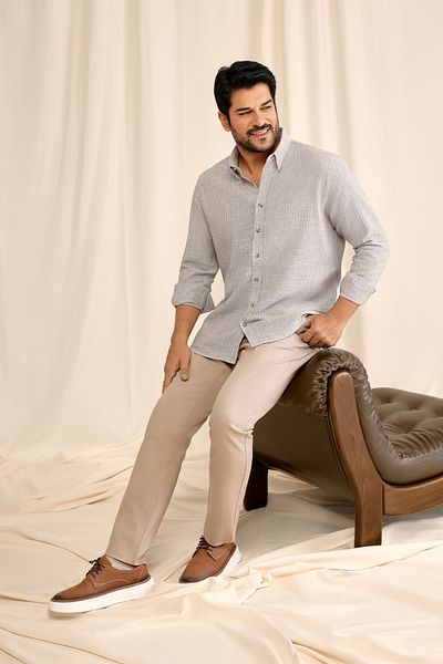 AC&Co / Altınyıldız Classics Мъжка кафява риза Slim Fit, 100% памучна, с яка със скрити копчета и ленен вид, с пламъци
