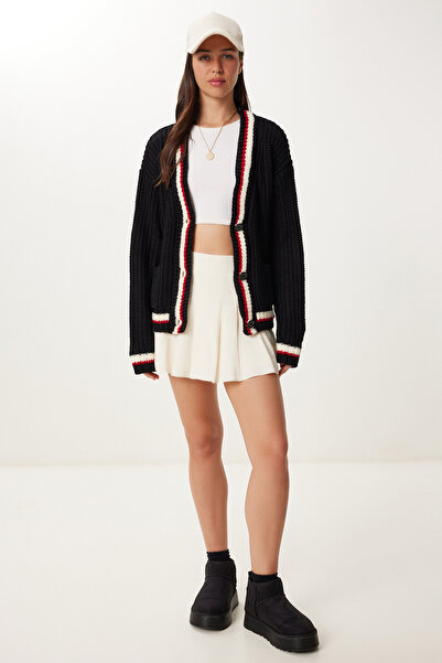 Happiness İstanbul Μαύρη γυναικεία πλεκτή ζακέτα με ριγέ V λαιμόκοψη - PF00085